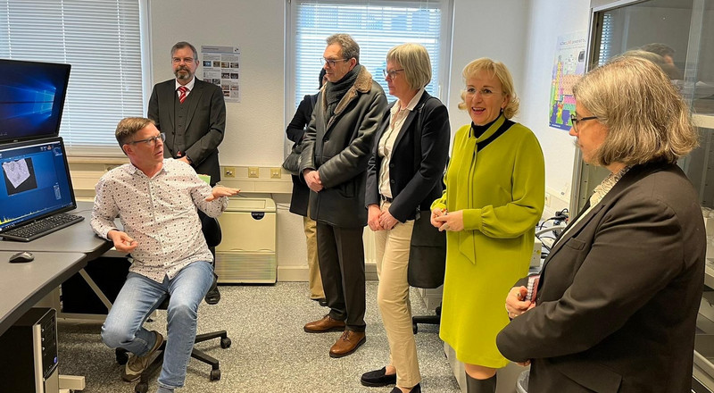 Finanzstaatssekretär Rüdiger Malter und die LKA-Direktorin Birgit Specht haben über die Zusammenarbeit von Steuerfahndung und Landeskriminalamt gesprochen. 